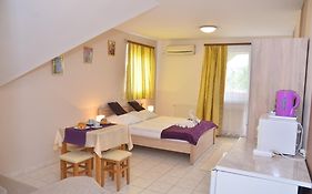 Amulett Studios Apartment